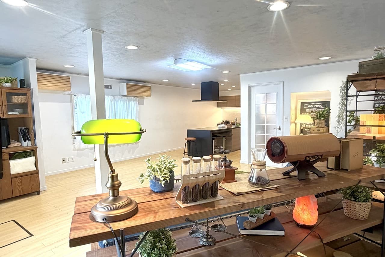 グリーンバック壁面のスタジオ