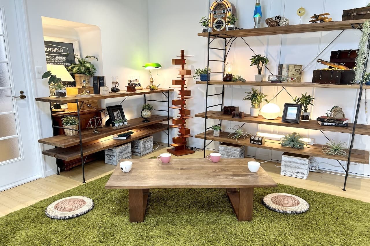 床に着席,トークシーン,撮影